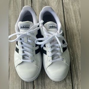 Adidas court shoes, like new